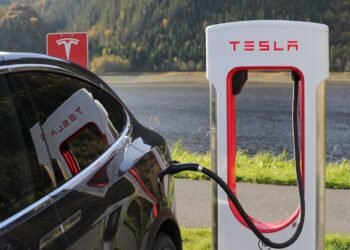 Tesla’s Cost-Cutting Measures Rattle Supercharger Division