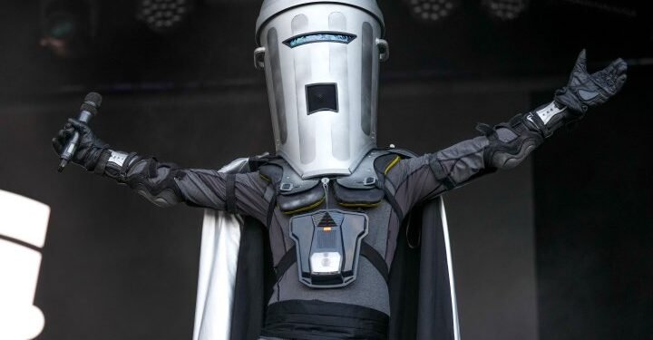 Space Warrior Takes on U.K.’s Rishi Sunak: Meet the Intergalactic Challenger